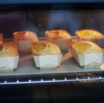 香橙磅蛋糕，甜橙加入到蛋糕中，讓雞蛋蛋糕變的清香無比